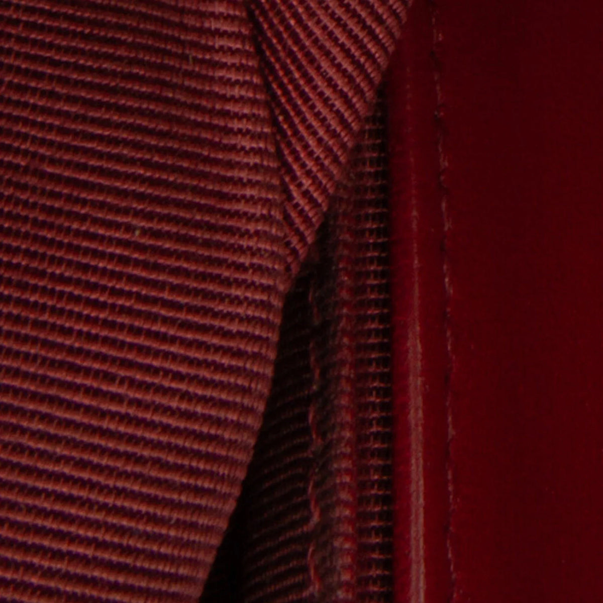 Lambskin Crossbody Unisex (Good) Authenticated Medium Pre-Owned Boy Bag Flap Red Leather Bag