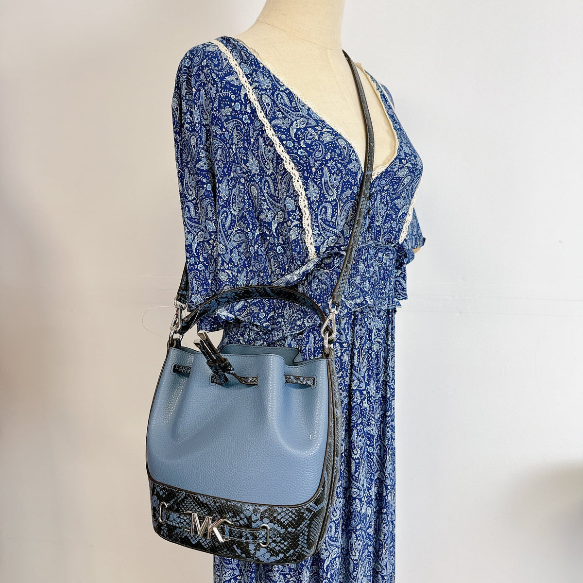 DENIM IN Crossbody Reed Kors Michael Bucket Belted 35S4S6RM6U Messenger Medium Leather